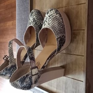 Unlisted Ladies Snake Skin Shoes, Size 9, (Used)